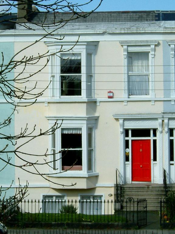 Claremont House Bed and Breakfast Dun Laoghaire Exteriör bild