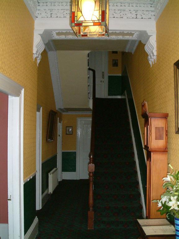 Claremont House Bed and Breakfast Dun Laoghaire Exteriör bild