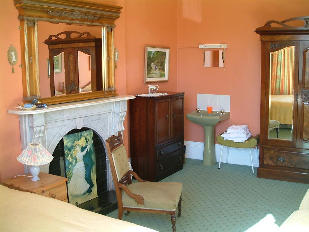 Claremont House Bed and Breakfast Dun Laoghaire Rum bild
