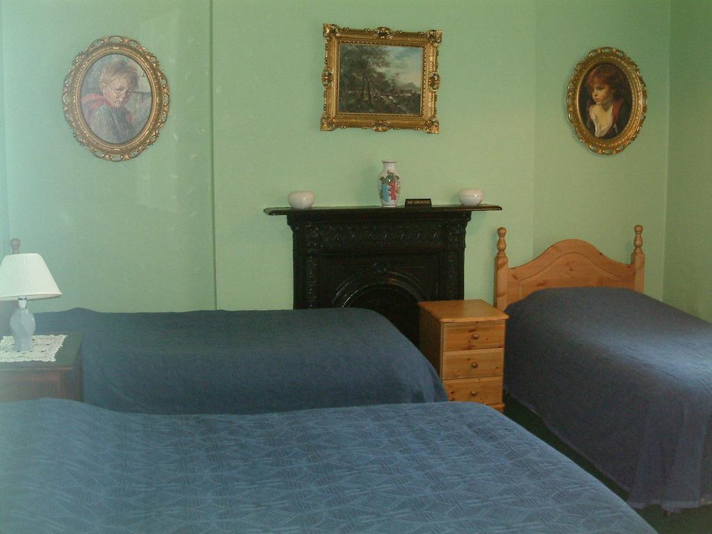 Claremont House Bed and Breakfast Dun Laoghaire Rum bild