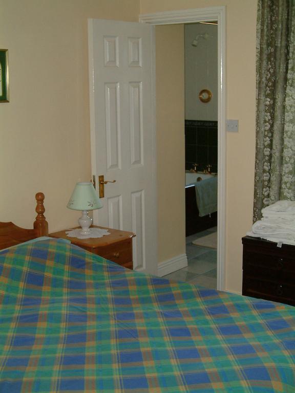 Claremont House Bed and Breakfast Dun Laoghaire Rum bild